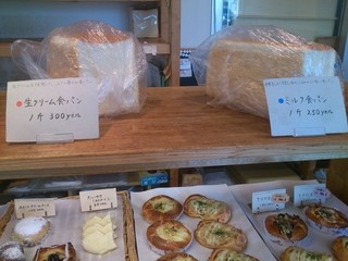 h Chiisana Panyakikoubou Buran - 「生クリーム食パン」などのパンです。