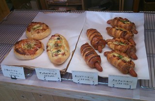 h Chiisana Panyakikoubou Buran - 「３種のチーズのフランスパン」などのパンです。