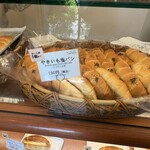 塩パン屋 パン・メゾン - 店内　やきいも塩パン