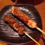 焼鳥の快獣 - つくね(260円)・はつもと(230円)