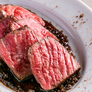 口感極佳！柔嫩的國產黑毛和牛烤肉