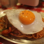 スパゲッティーのパンチョ - ナポリタン目玉焼き