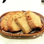 オステリア・オ・ジラソーレ - 自家製パン2種