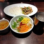 シーフードレストラン＆バー SK7 - 洋食屋さんのポークジンジャー　950円