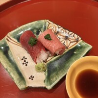 馬車道 大かわ - まぐろ赤み　中トロ　中には荒く刻んだ大根
                上には九条ネギのペースト