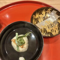 馬車道 大かわ - お椀　はまぐりのしんじょう　こごみ　ばちこ