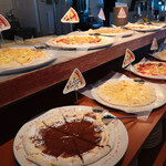 ピッツェリア アモリーノ - ピッツアビュッフェはお好きなピッツアを１ピースから提供