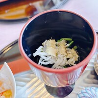札幌 なだ万雅殿 - 金時草と菠薐草浸し 釜揚げしらす 削り昆布