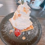 カフェ パンプルムゥス - いちごとバナナとマウンテンホイップを友達とはんぶんこ