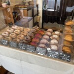 コポリドーナツ - 見慣れドーナツ達のラインナップ屋根(＾ｰ^)