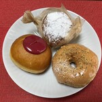 コポリドーナツ - 中身のブルーベリークリームが、たっぷりんこ(//∇//)