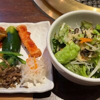 焼肉 いのうえ 吉祥寺店 - キムチ、ナムル、サラダ類