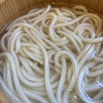 丸亀製麺 盛岡店 - 長めで角が立ったうどんがつるもち！