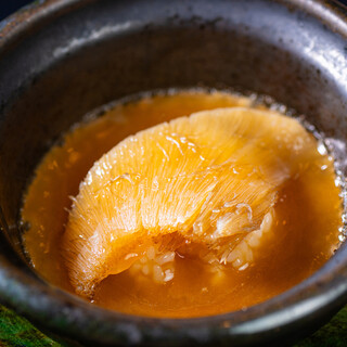 伝統的な広東料理に各国のエッセンスを