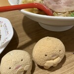 どうとんぼり神座 - チャーシューが1枚。