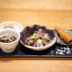 焼鳥と水炊き 櫛田 - レバーパテ、最中 もずく 鰹 筍のフライ
