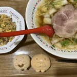 どうとんぼり神座 - ラーメンとチャーハン。