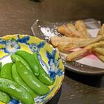 魚処 天悟 - スナップエンドウ塩ゆで＆島らっきょ天麩羅