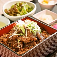 松阪牛そぼろとA5ランク黒毛和牛すき煮重御膳