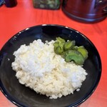 八代目 麺家 あくた川 - デフォルトライスは中盛り