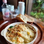 カフェ シエスタ - グラタン。ぷりぷりなエビが入っていて、おいしかった