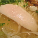 麺屋一燈 - 鶏ムネ肉の真空低温調理されたレアチャーシュー