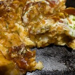 元祖 大阪お好み焼き 桃太郎 - ・ちょっと汚く見えるけど、厚みを撮りたかったんだ