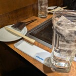 元祖 大阪お好み焼き 桃太郎 - ・紙オシボリ、水はデカい