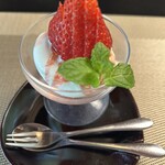 とうふ屋うかい - 苺パフェ（料理長特選コース）