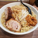 ラーメン伝次平 - んっ？(  -_・)？　こんなに薄かったっけ？・・・スープの深みが全然感じられなかったけど・・・σ(´・ε・｀*)ﾀﾞｲｼﾞｮｰﾌﾞ?