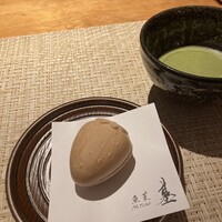 魚菜 基 - イチゴの形の最中と静岡の抹茶