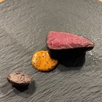 HIGASHITANI  - 鹿の外腿 鹿レバーパテ マスタードと卵黄