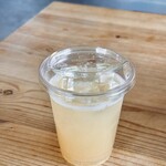 ビトウィーン ザ ブレッド - 