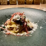 ess. - 椎茸一口で悶絶級の旨さ、白カビサラミも美味いのですが椎茸が、それを遥か凌駕するほどのインパクト