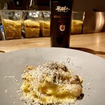 ess. - カルボナーラなんて何年ぶりだろうか、和牛のパンチェッタの塩味とまろやかな黄身の味わいが渾然一体