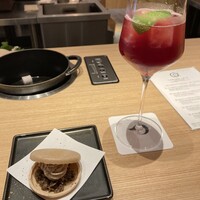 すき焼 しゃぶしゃぶつかだ KITTE大阪店 - NANIWA"720"COURSE・すき焼き(¥5720)、あまおうのキティ(¥700) - ① 選べる小鉢:黒毛和牛とパテのもなか : 甘辛く味付けをした牛時雨煮をホイップ状のソースと黒胡椒で。
