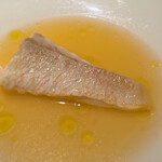 Il Lato - 甘鯛の骨で出汁を取った甘鯛（皿を抱えてスープを飲み干したかった）