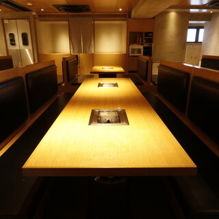少人数から団体まで対応可能なテーブル席をご用意｡シーンに合わせて柔軟にご案内◎