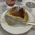 レ・カドゥ・サンセ - そしてアルコールに合うように今回はバスクチーズケーキがあったので、それもいただいちゃいました(*≧∀≦*)