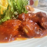 グルマン亭ながい - しっかりとソテーしてからトマトソースに絡めていますので、カリッとした部分と鶏肉特有のモチッとした部分両方楽しめます