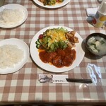 グルマン亭ながい - ライス、味噌汁、ドリンク付きです