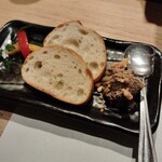 鶏炎 馬車道店 - レバームースのブルスケッタ♪