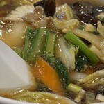 上海軒 - 五目あんかけ麺。スープ飲んだ瞬間からニンニクが主張。嫌いではないはずなのに、気になった。
