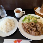 キャメリ - しょうが焼き定食＋サラダ￥800
