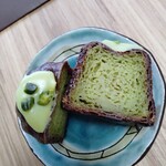 DelReY - 生地にもピスタチオペーストを練り込んだカヌレ⭐️贅沢な風味☆