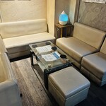 シーシャバーくゆり - 3~6名様なら程よい距離感のソファ席がオススメ！