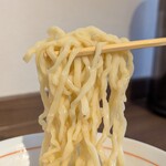 La La Gottsuo - やや太めの中太麺　旨い