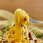 ヒキカフェ - 卵黄を絡めて…