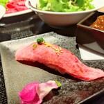 焼肉あきら 本郷本店 - 『ランチ焼肉膳（2700円税込）』『和牛タテバラの炙り寿司』