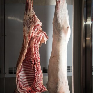 【北海道産羊肉】を吊るし熟成